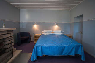 Гостевой дом Arensburgi Guesthouse Курессааре Двухместный номер с 1 кроватью или 2 отдельными кроватями и собственной ванной комнатой-3